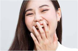 笑容總是遮遮掩掩